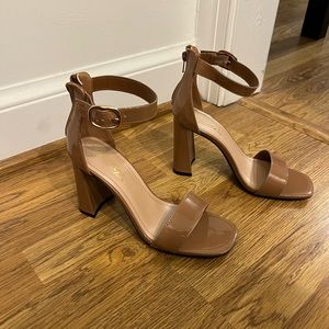 Rouge Helium Tan Heels